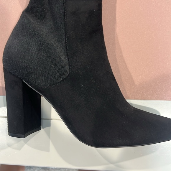 Thigh high black boots - Picture 4 of 6